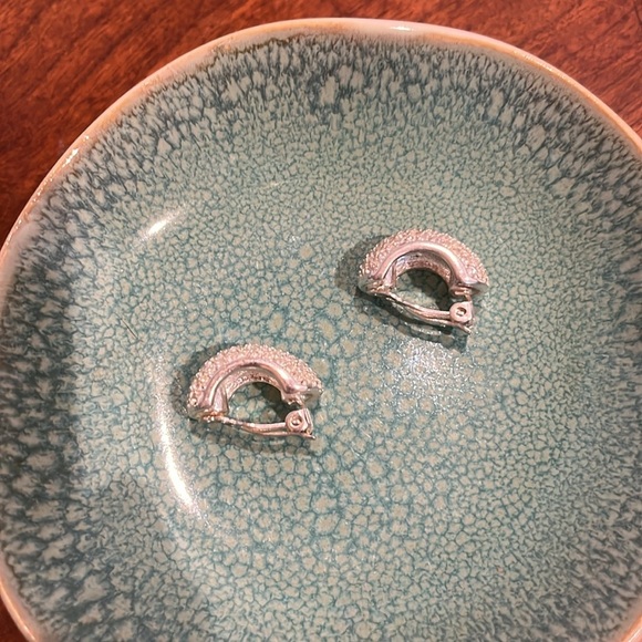 Carolee Vintage Sparkly Crystal Silver Cuff Style Clip on Earrings - Picture 14 of 14